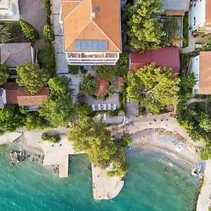 https://villa-vicko.hotelinzadar.com