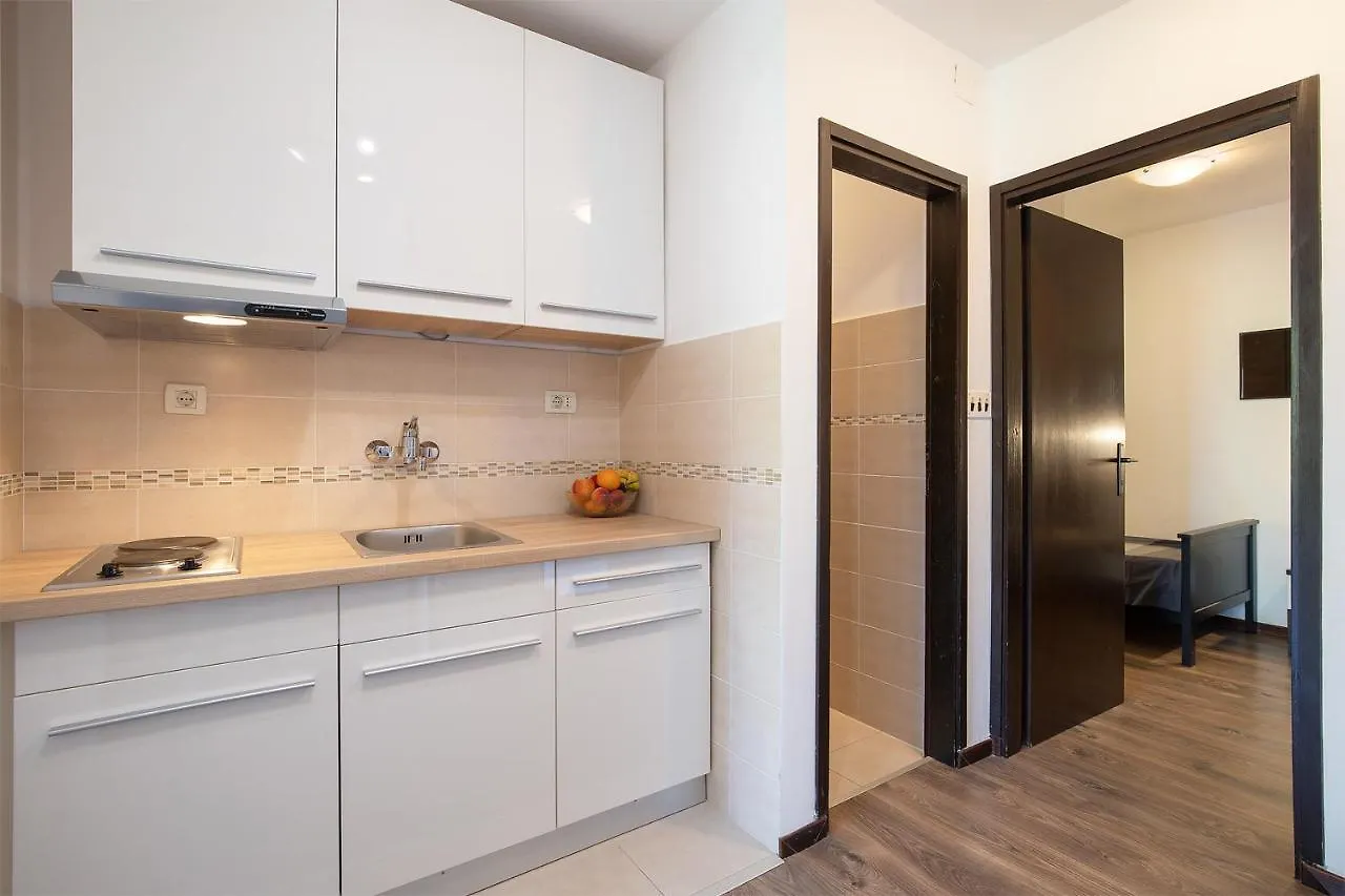 Sandy Bay Apartments - Free Mountainbike Rental - Pjescana Uvala 0*,  Kroatië