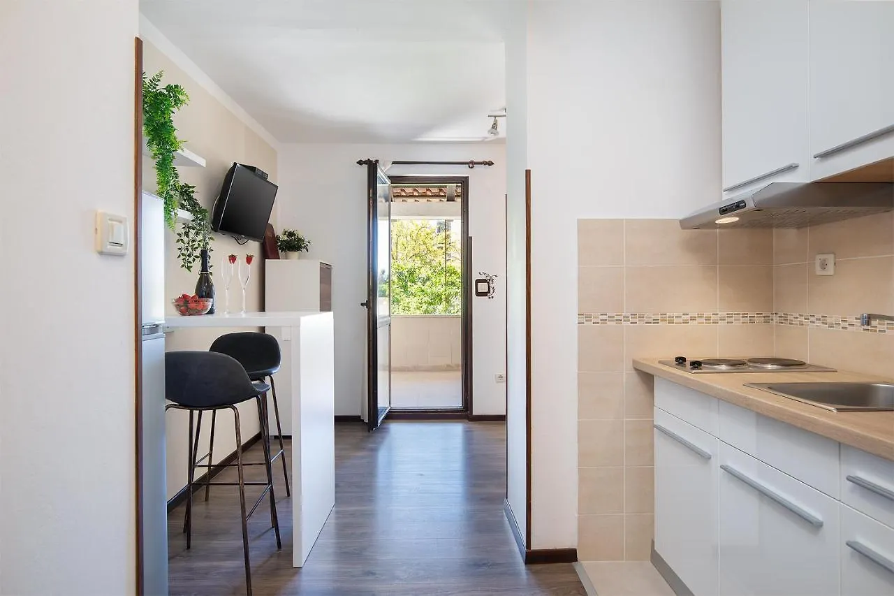 Gasthuis Sandy Bay Apartments - Free Mountainbike Rental - Pjescana Uvala