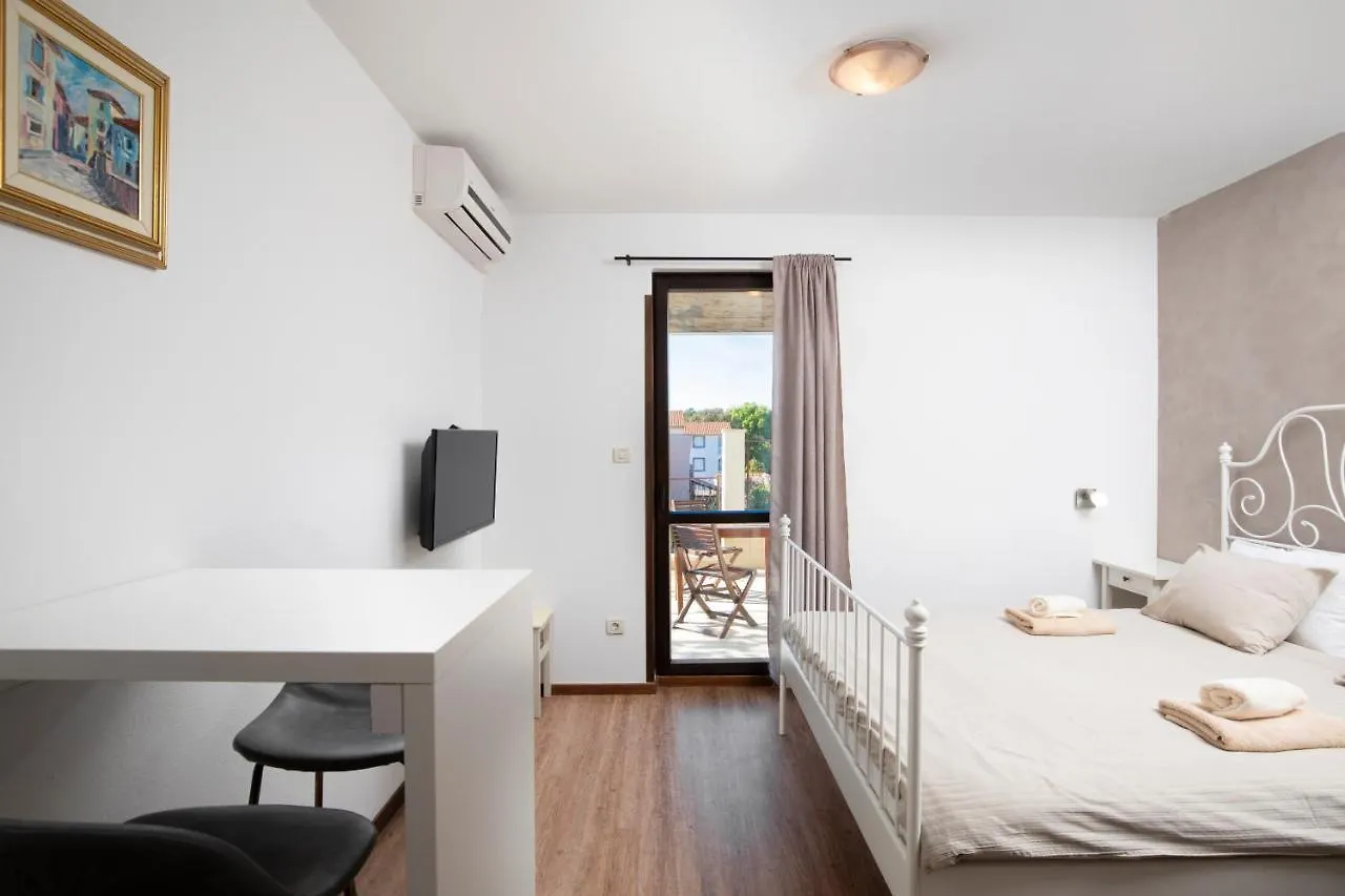Gasthuis Sandy Bay Apartments - Free Mountainbike Rental - Pjescana Uvala Kroatië